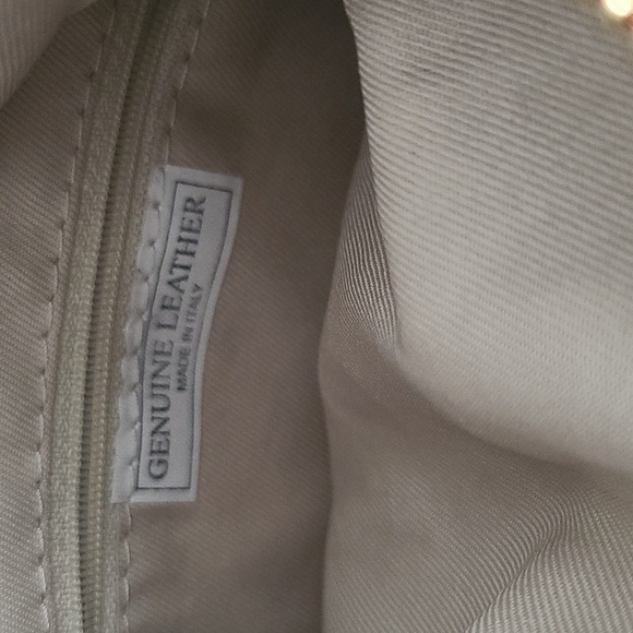 Vera Pelle Light Grey Genuine Leather Crossbody Small Bag (W8.5"× H7.5") - Picture 10 of 12